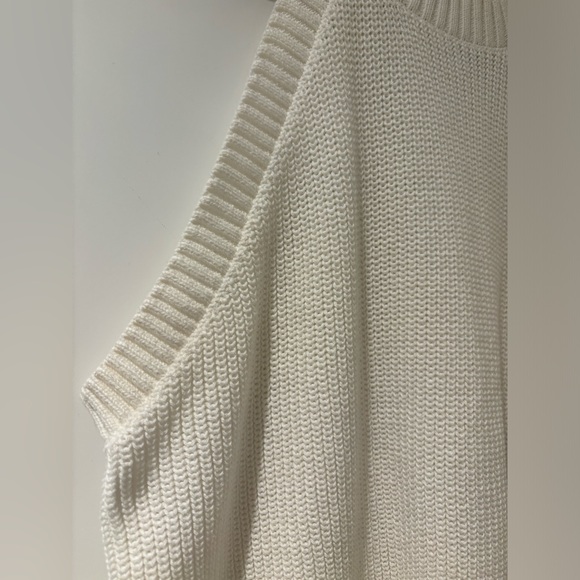 White High-Neck Knit Tank - Picture 2 of 6